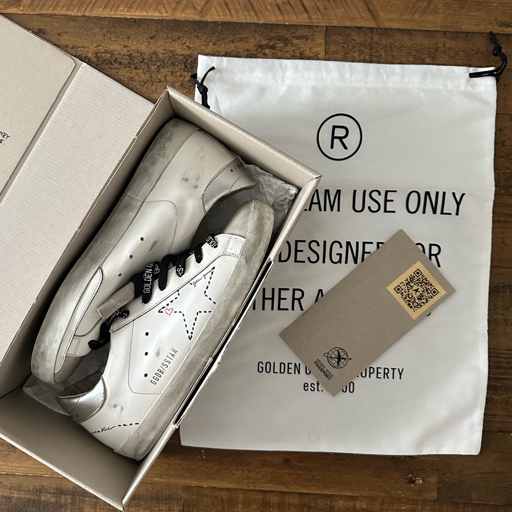 ⭐️ Golden Goose ⭐️ super star sneakers! Size 38